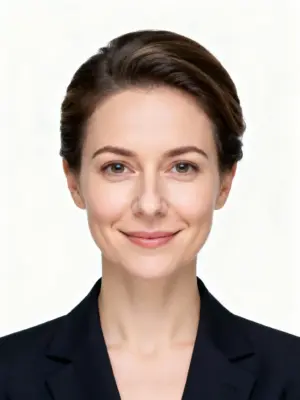 Biometric e-passport photo of a woman ready for digital retrieval via QR code at PM Studios Munich.